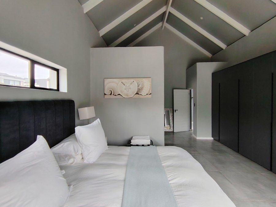 5 Bedroom Property for Sale in Brackenridge Western Cape